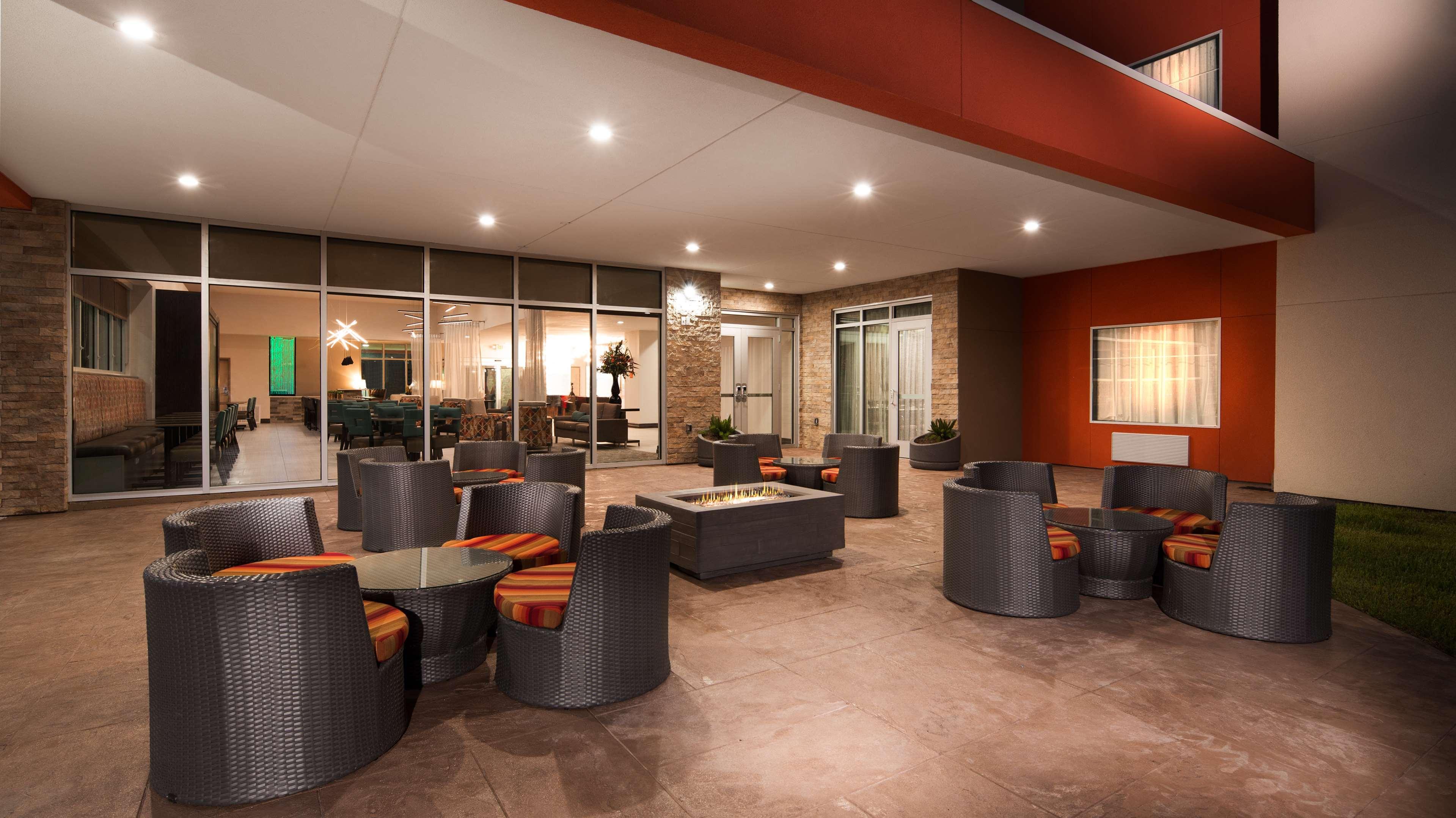 Best Western Plus Pleasanton Hotel מראה חיצוני תמונה